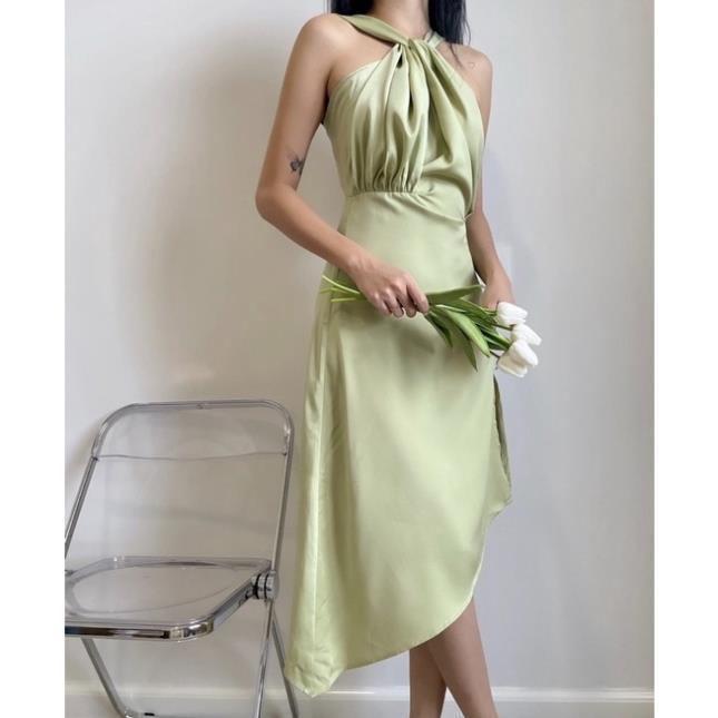 Đầm midi cổ yếm xoắn phi lụa xẻ tà