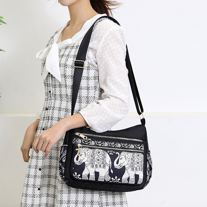 Túi đeo chéo họa tiết nữ, có 7 ngăn tiện lợi chống nước chống mài mòn size 29cm cam kết chất lượng tốt