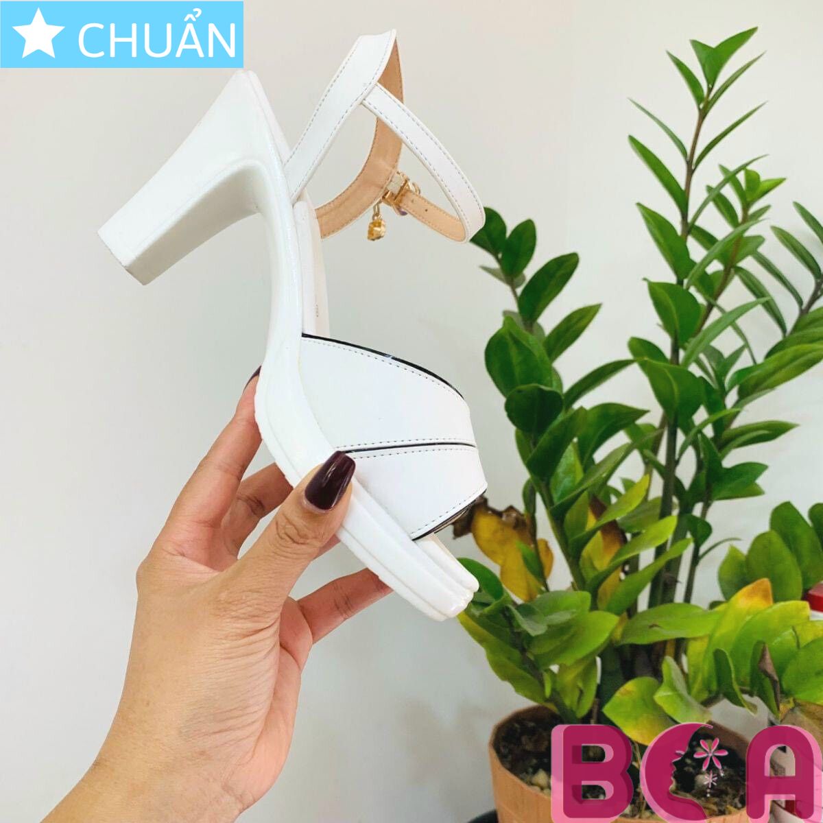 Giày cao gót nữ 8p RO385 ROSATA tại BCASHOP hở mũi, màu trắng viền đen vừa sang trọng lại vừa thanh lịch