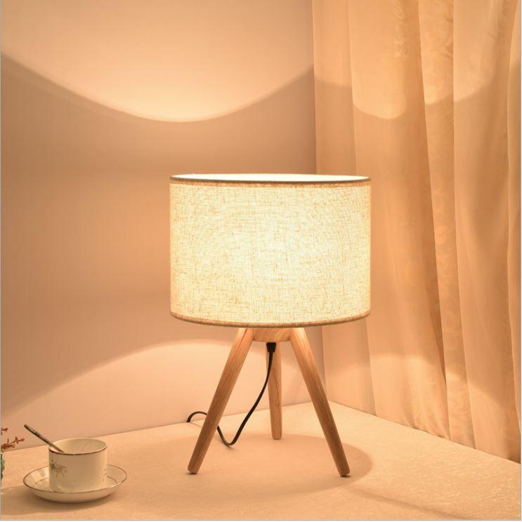 Đèn ngủ để bàn RIVER đế gỗ 3 chân VINTAGE