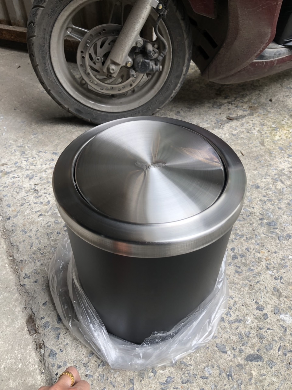 Thùng rác inox nắp lật tròn