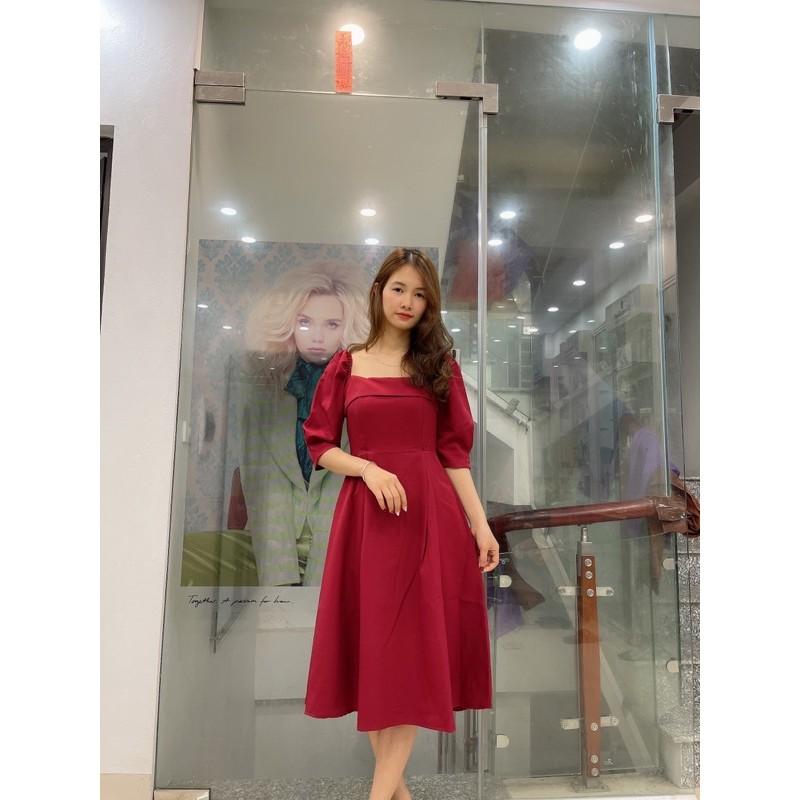 Váy cổ hộp cho con ti