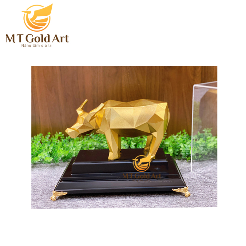 Tượng trâu hình khối dát vàng 24k