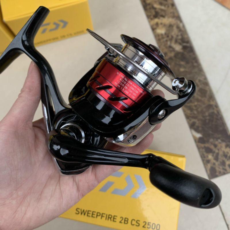 máy câu daiwa chính hãng sweepfire 2b cs