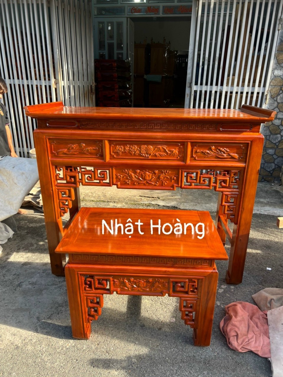 Bộ án giang thờ đẹp hiện đại gỗ tràm bông vàng.bàn thờ gia tiên,bàn thờ bàn cúng 1m27 và 1m54