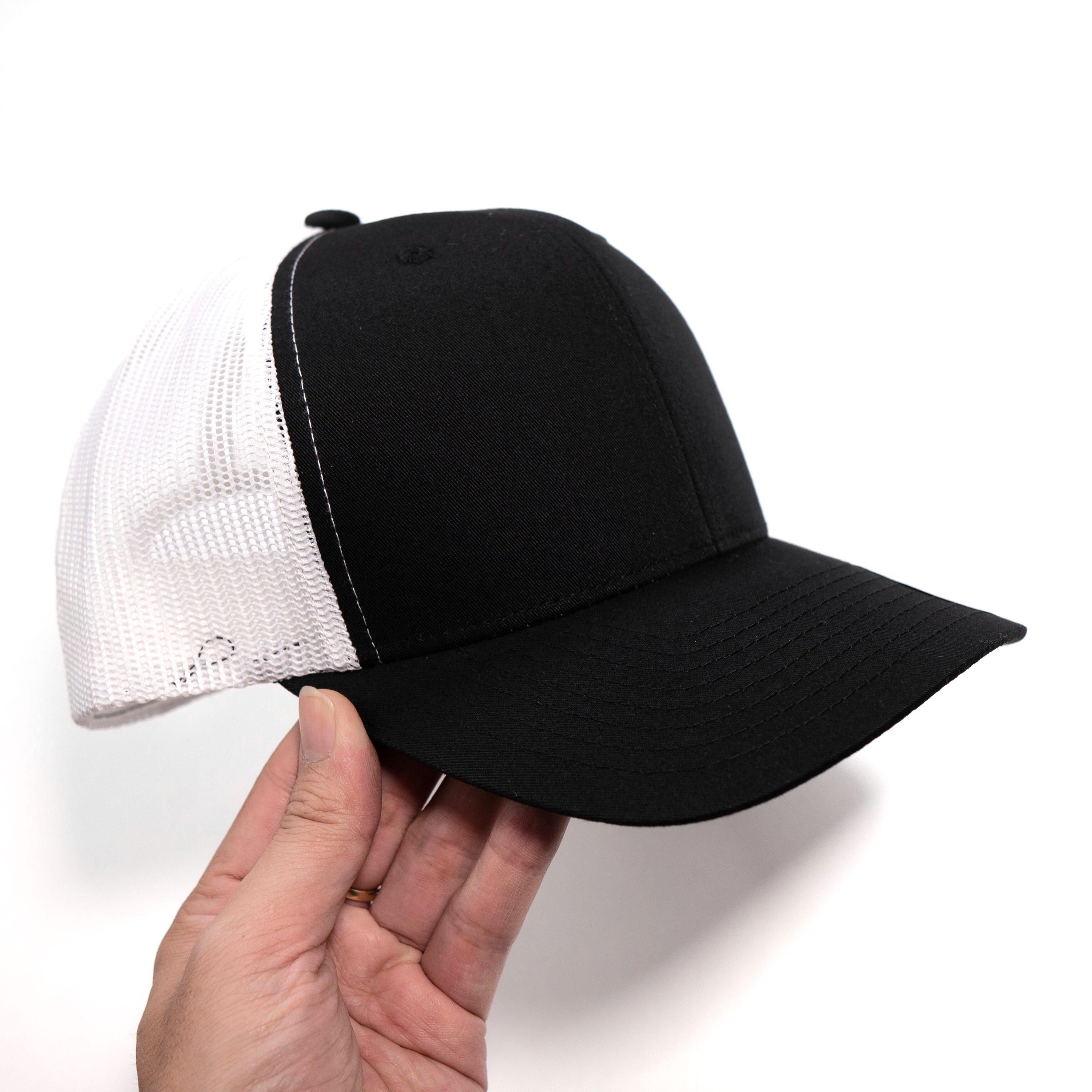 Nón kết vải đen lưới trắng fom Baseball cap