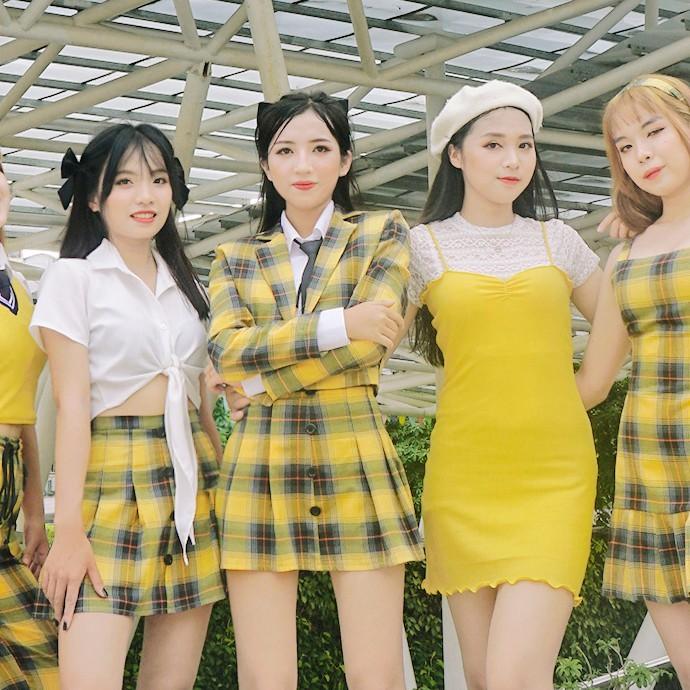 SET áo blazer croptop tay dài sọc caro vàng Dalla