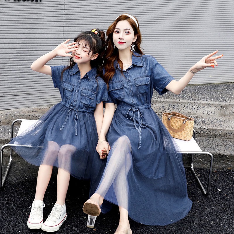 Áo đôi mẹ và con gái làm từ vải denim kết hợp vynylon