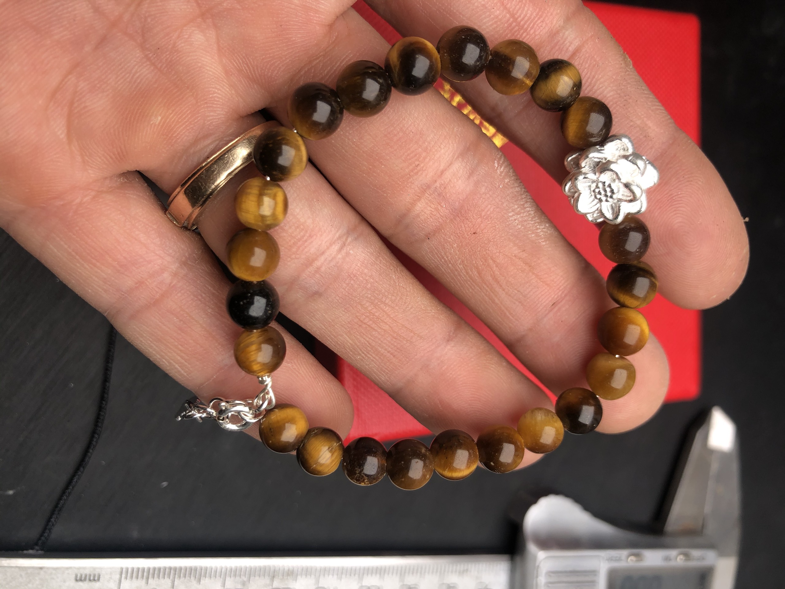 Vòng tay đá mắt hổ vàng mix charm bạc dây lõi bạc