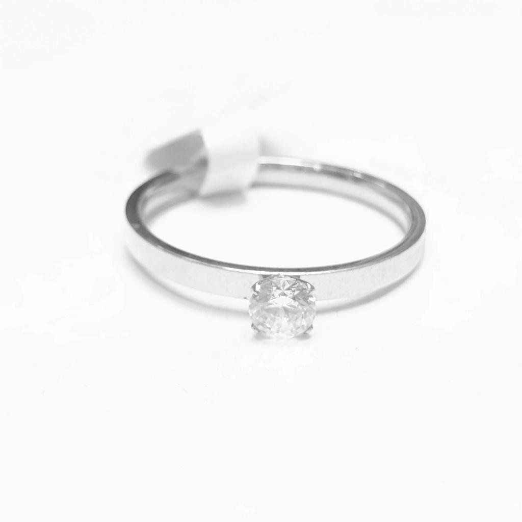 Nhẫn nữ 1 xoàn titan không đen-Dùng tắm rửa thoải mái