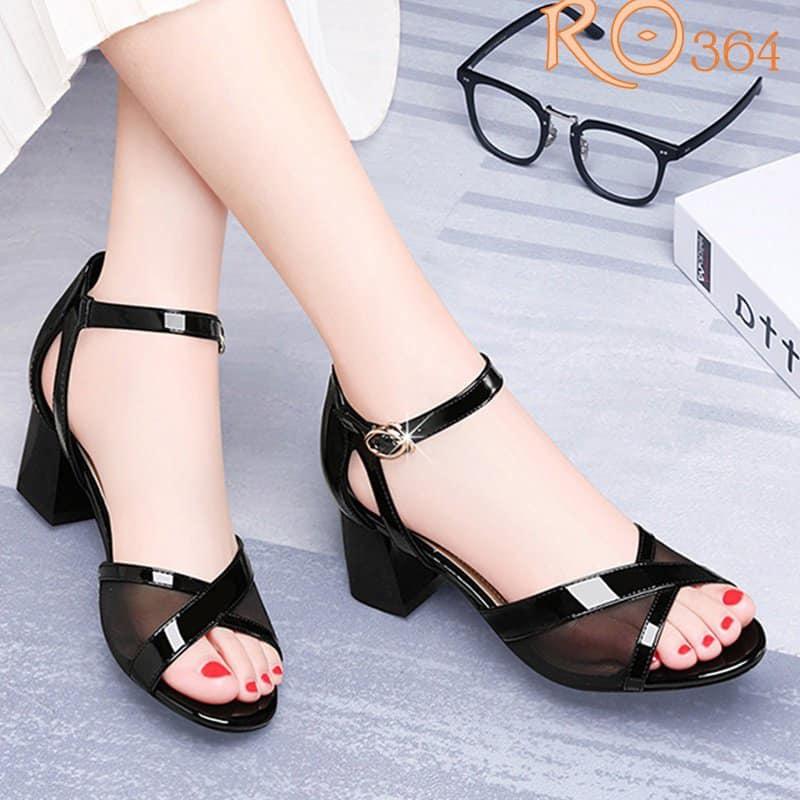 Giày sandal nữ cao gót 4 phân hàng hiệu rosata đẹp hai màu đen kem ro364