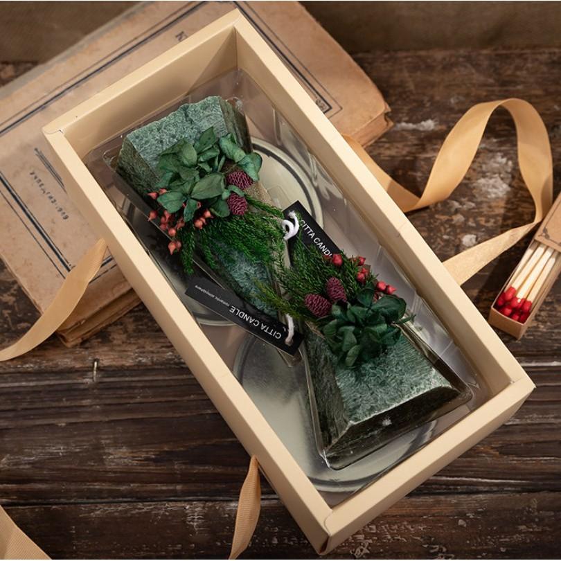 Hộp 2 nến thơm Ghome trang trí hình cây thông có gắn hoa khô cho mùa Noel NEN01