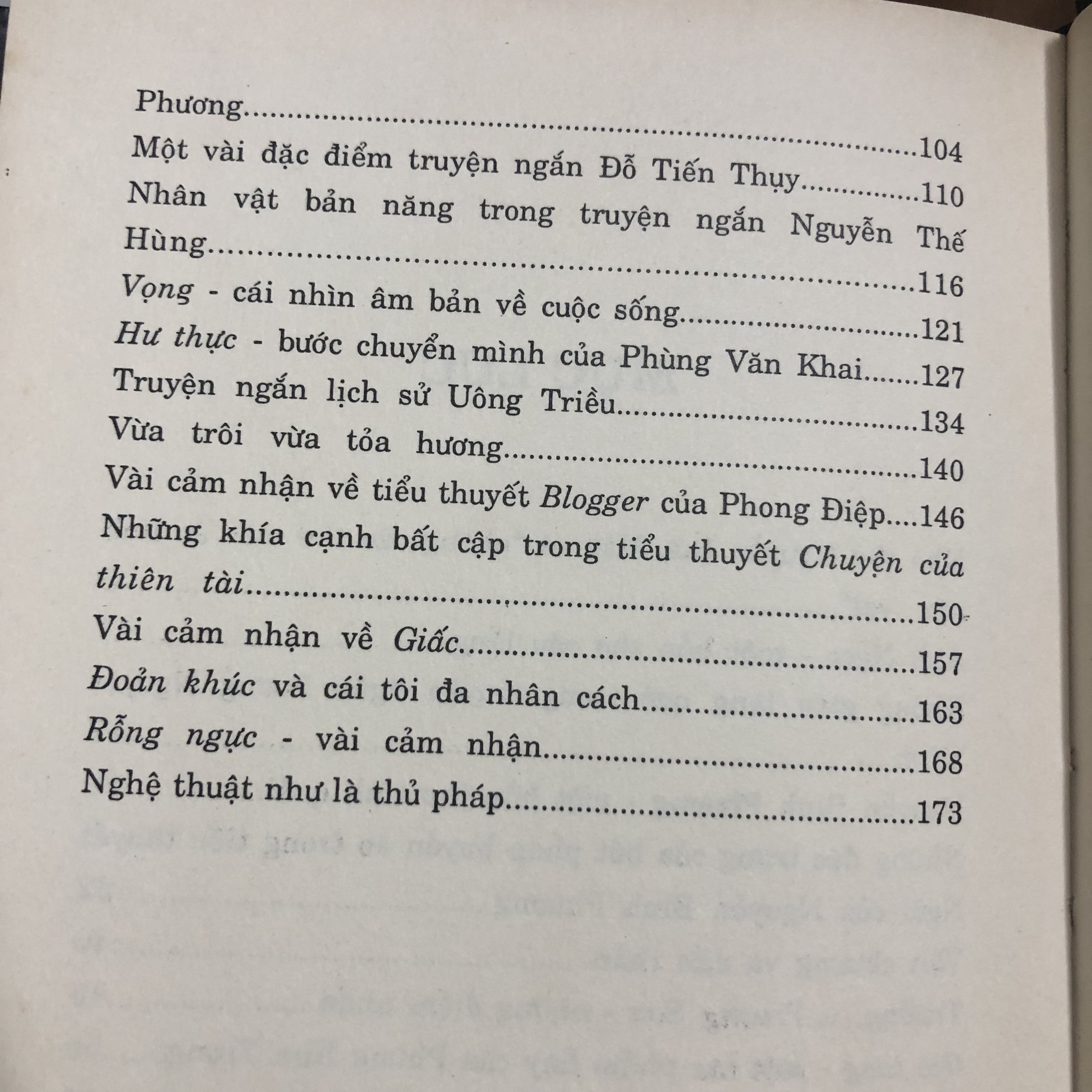 Văn Chương Nhìn Từ Nhà Số 4 - Tiểu luận phê bình văn học - Đoàn Minh Tâm