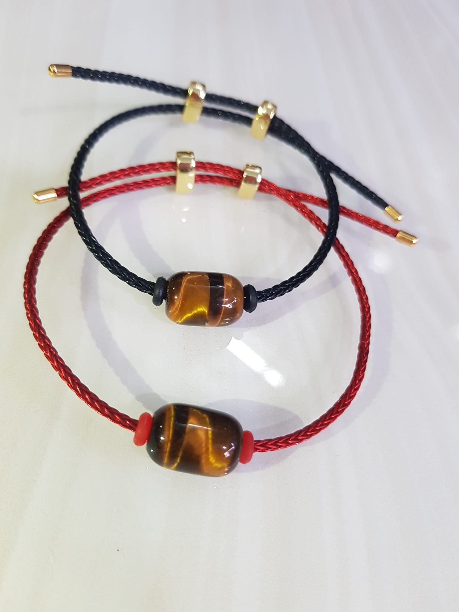 Vòng tay phong thủy charm hạt lu thống đá mắt hổ tự nhiên vàng nâu bóng đẹp Phối với dây đeo tay màu đen hoặc đỏ bất kỳ ạ Vòng tay may mắn hợp nữ mệnh thổ mệnh kim mệnh thủy ạ