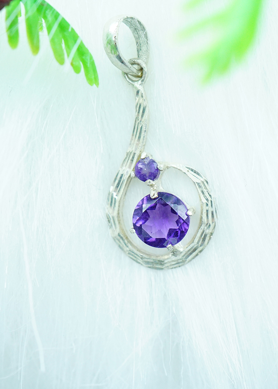 Mặt dây chuyền thạch anh tím Amethyst tự nhiên kiểu xoắn