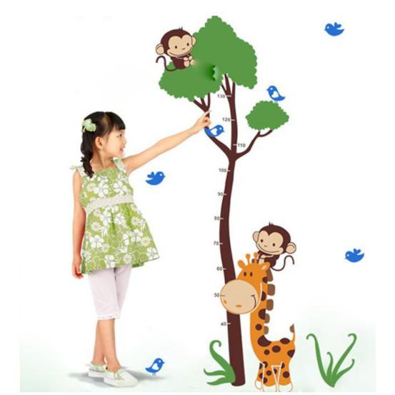 Decal dán tường Thước đo hươu cao cổ và khỉ