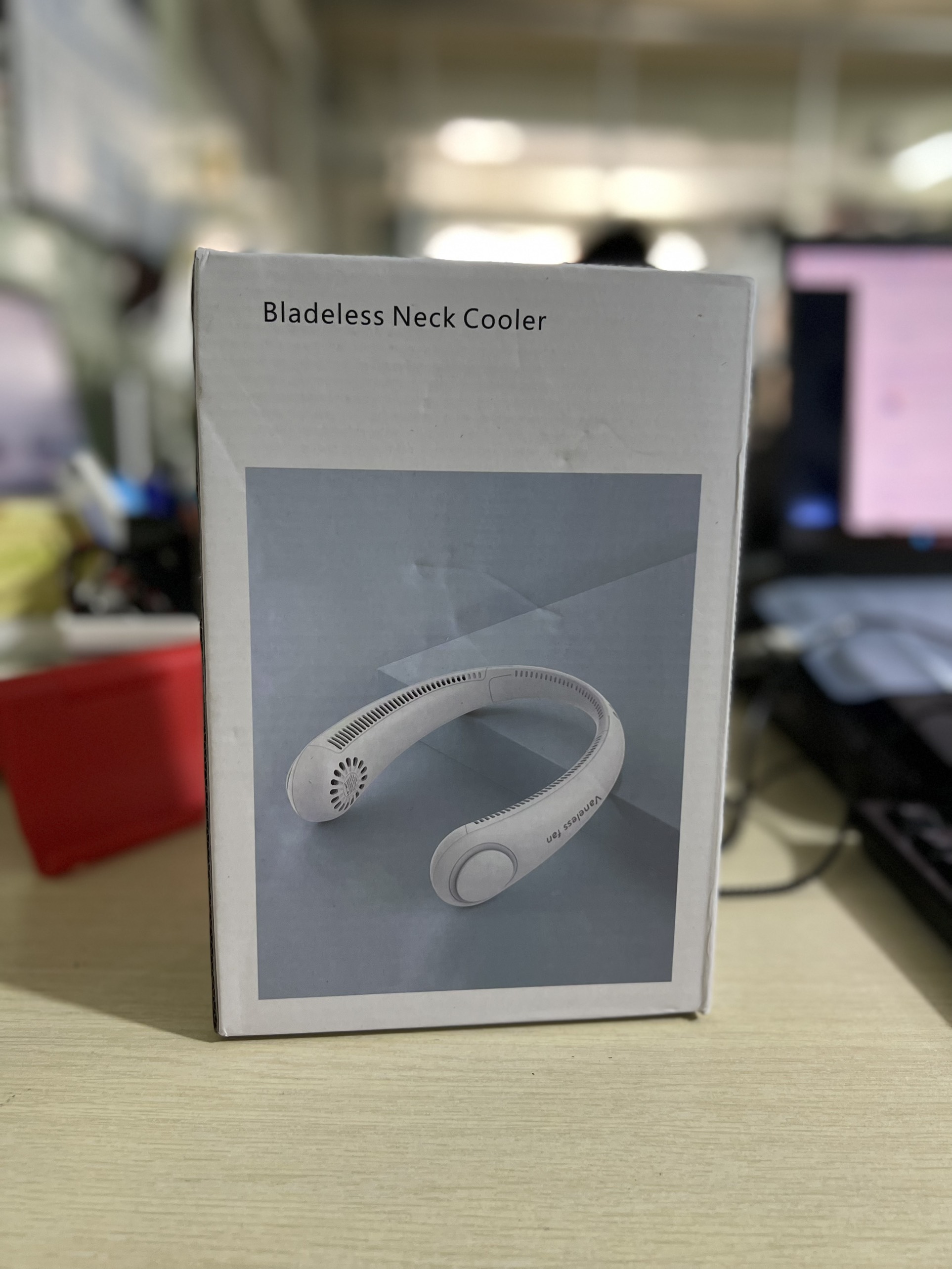 Quạt Mini Đeo Cổ 2 Cánh Quạt 2 Bên Phù Hợp Với Tài Xế Công Nghệ, Người Tập Thể Thao Hoặc Thường Xuyên Phải Ra Ngoài - Giao màu ngẫu nhiên