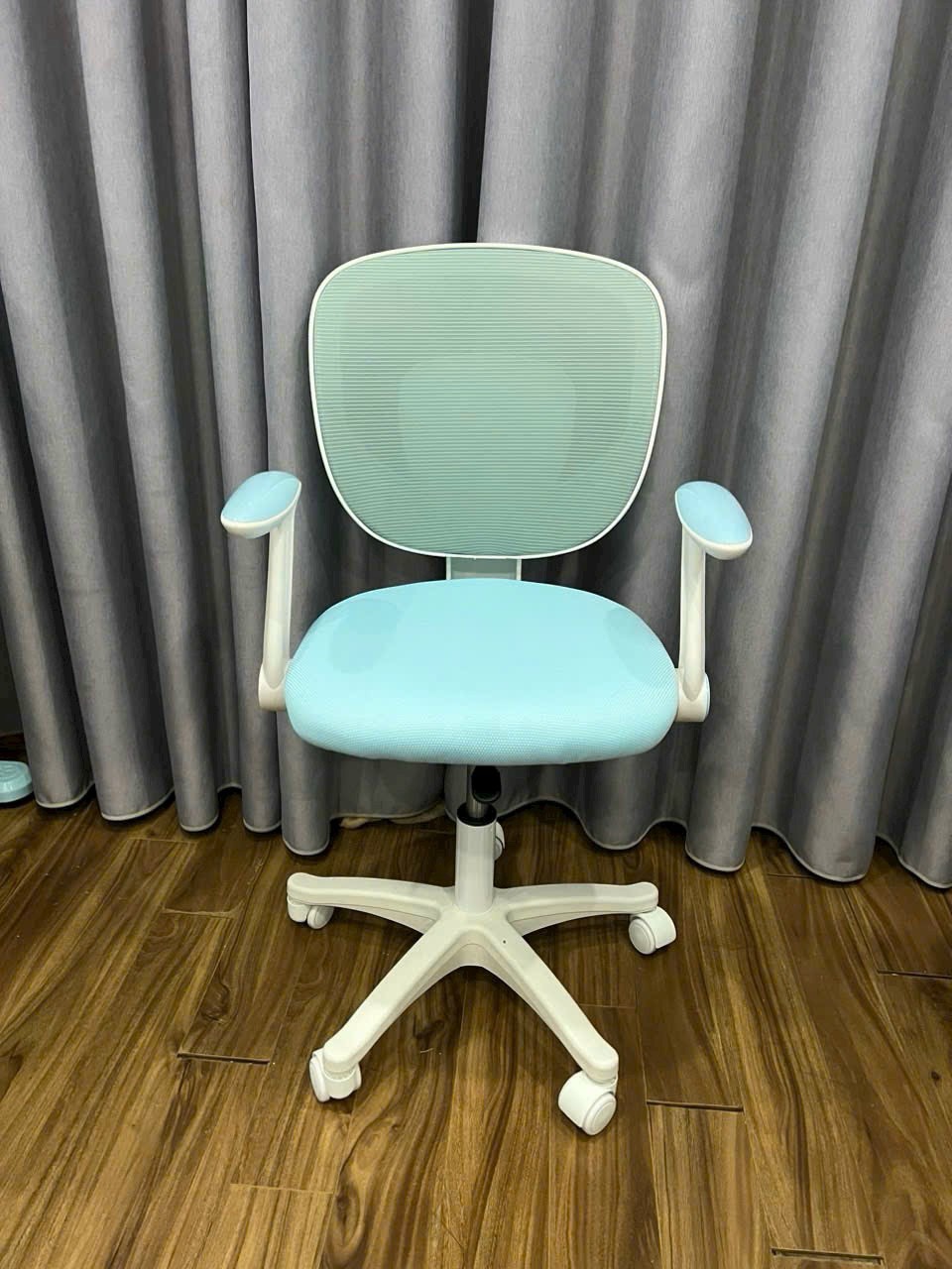 Ghế học sinh chống gù trẻ em Kid Chair Tundo hiện đại (3 màu)