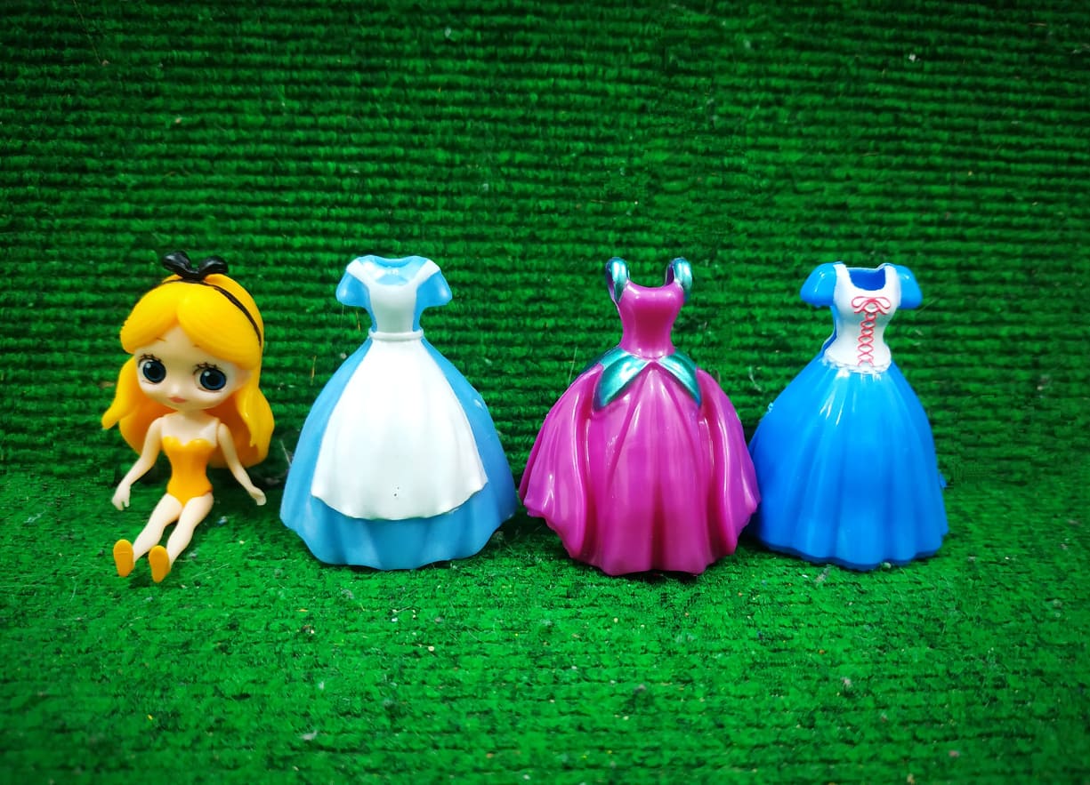 Đồ chơi búp bê thay váy: Set 1 búp bê công chúa Disney cổ tích kèm 3 váy dạ hội thời trang thay đổi