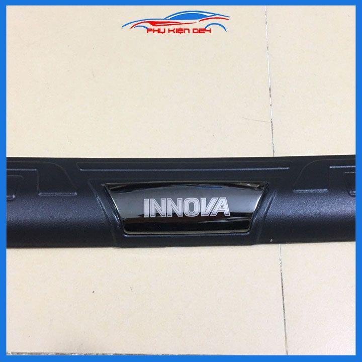Ốp chống trầy cốp ngoài nhựa đen Innova 2008-2009-2010-2011-2012-2013-2014-2015-2016 chống xước trang trí xe