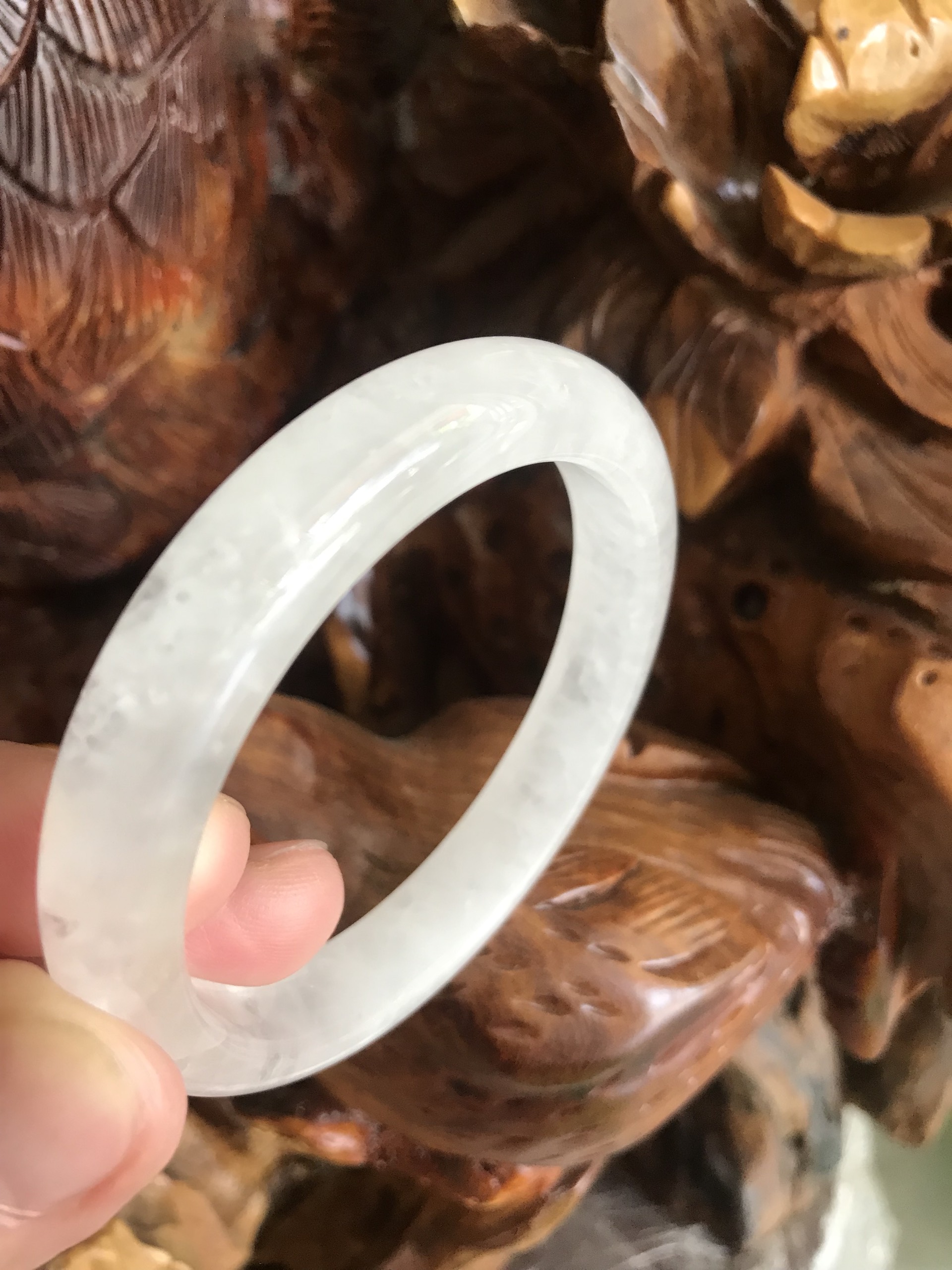 Vòng Thạch Anh Trắng Tự Nhiên Bản Hẹ Mới đẹp Ni 52mm Cao 10mm Dầy 7mm Màu trắng trong bóng đẹp Nữ mệnh Kim mệnh Thủy tay nhỏ đeo 45kg - 52 kg ạ