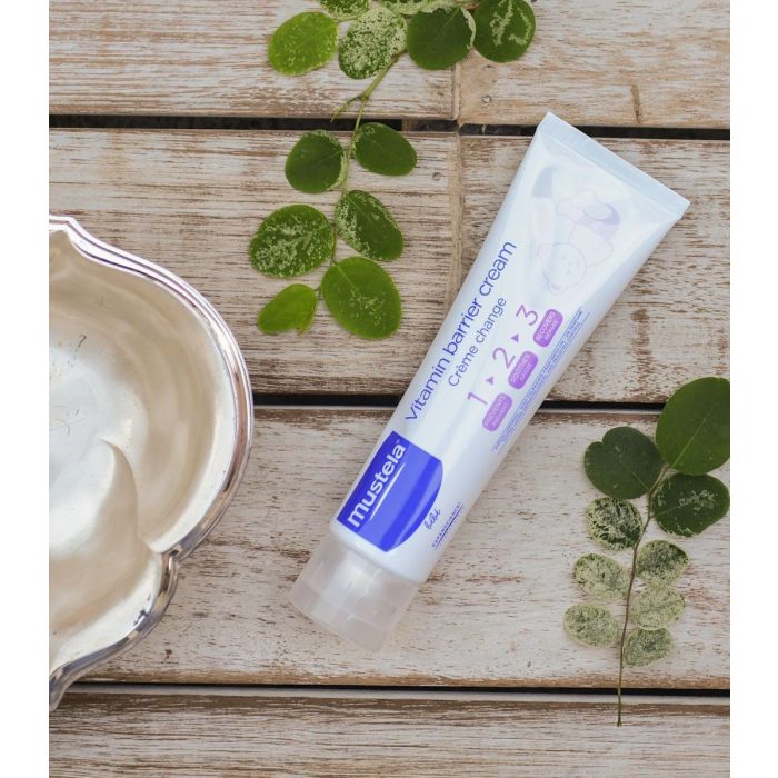 Kem dưỡng da cho vùng hăm tả Vitamin Barrier Cream Mustela 50ml