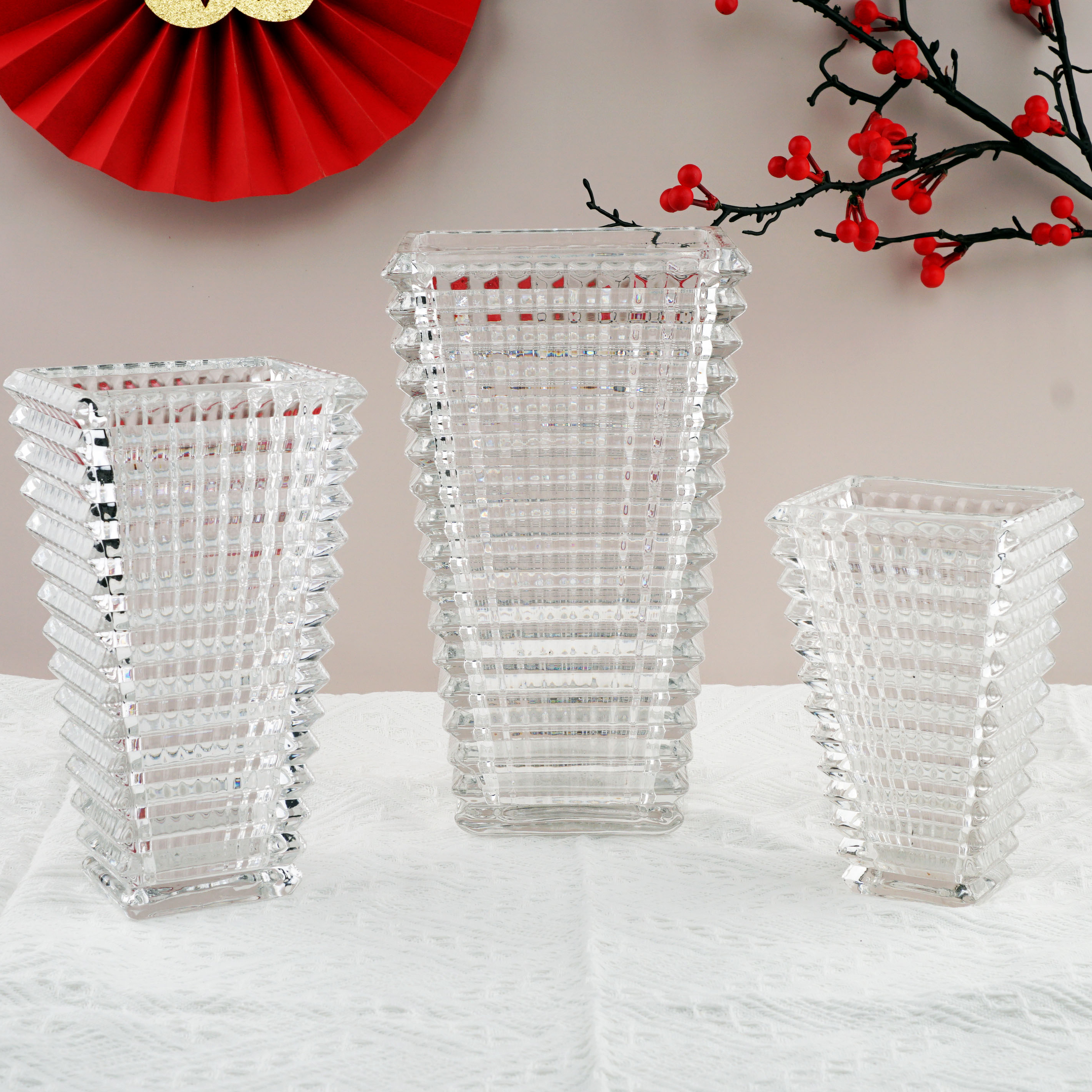 BÌNH HOA BH23T THỦY TINH MÀU TRẮNG HỌA TIẾT NỔI CAO 23CM