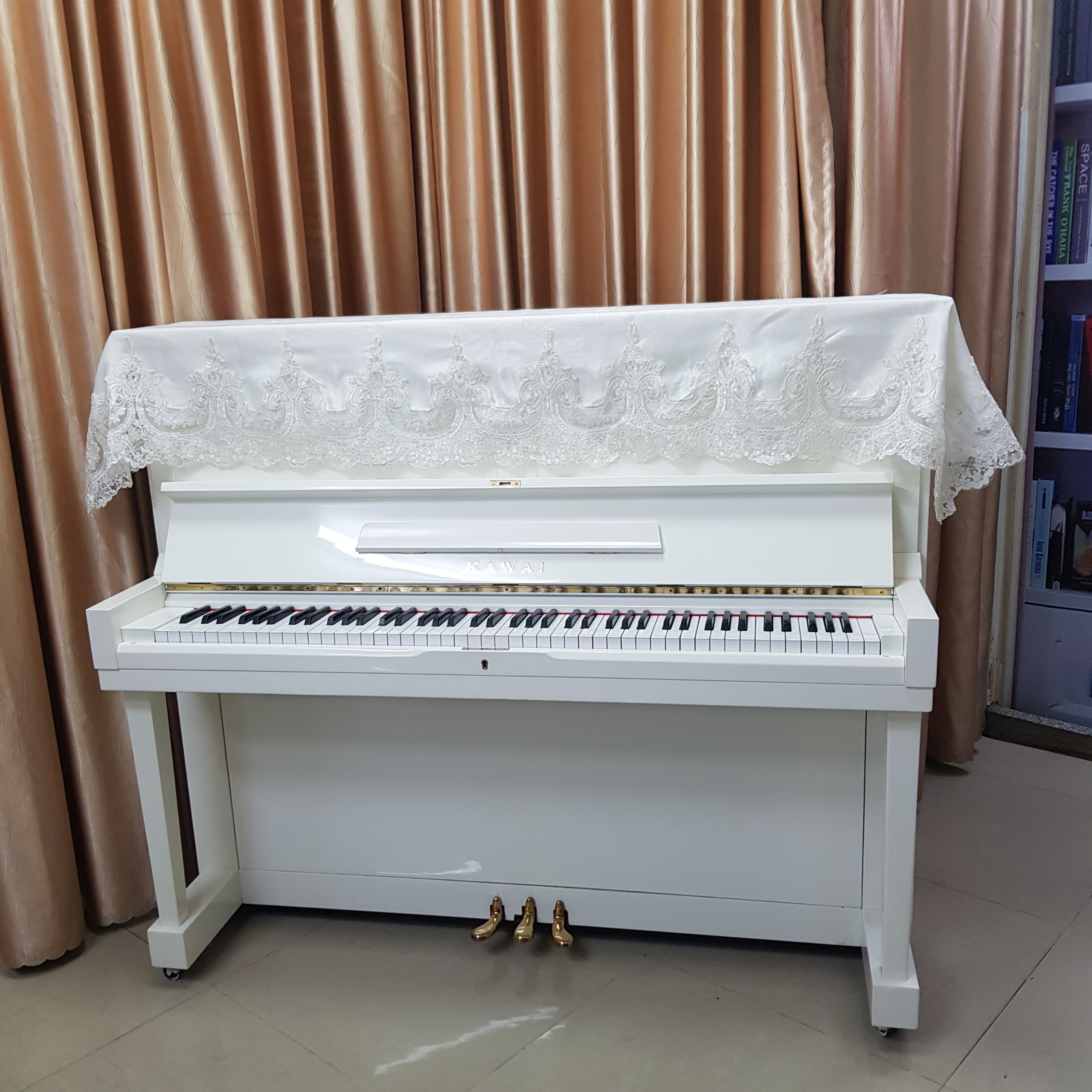 Khăn Phủ Đàn Piano nhung trắng phối chân ren sang trọng