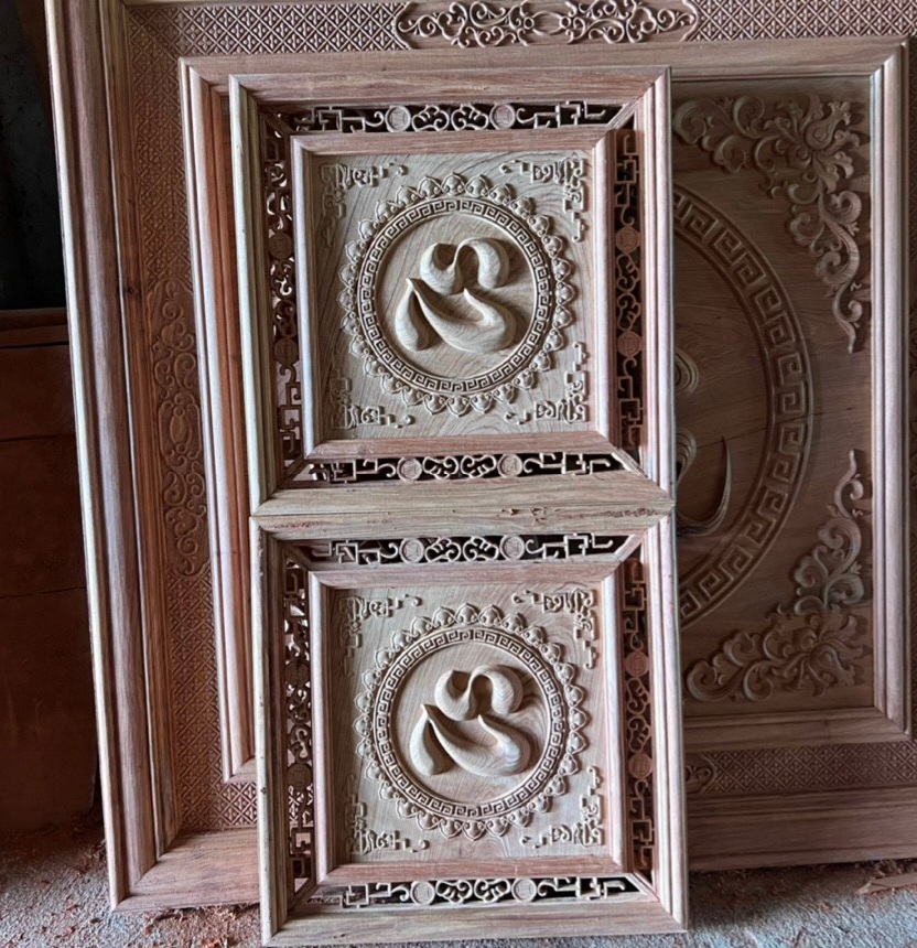 Tranh treo tường trạm khắc chữ tâm bằng gỗ hương đá kt mặt vuông  55×55×3,5cm
