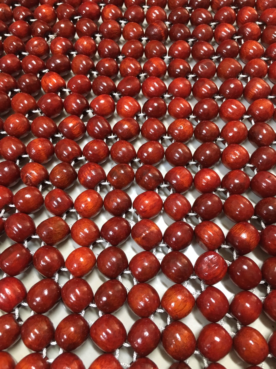 Lót Đàn ghế ô tô hạt gỗ Nhãn - Mian.vn