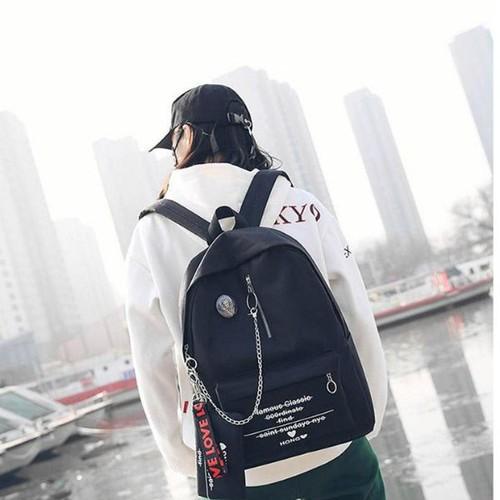 Cặp đi học nam nữ dây xích cá tính
