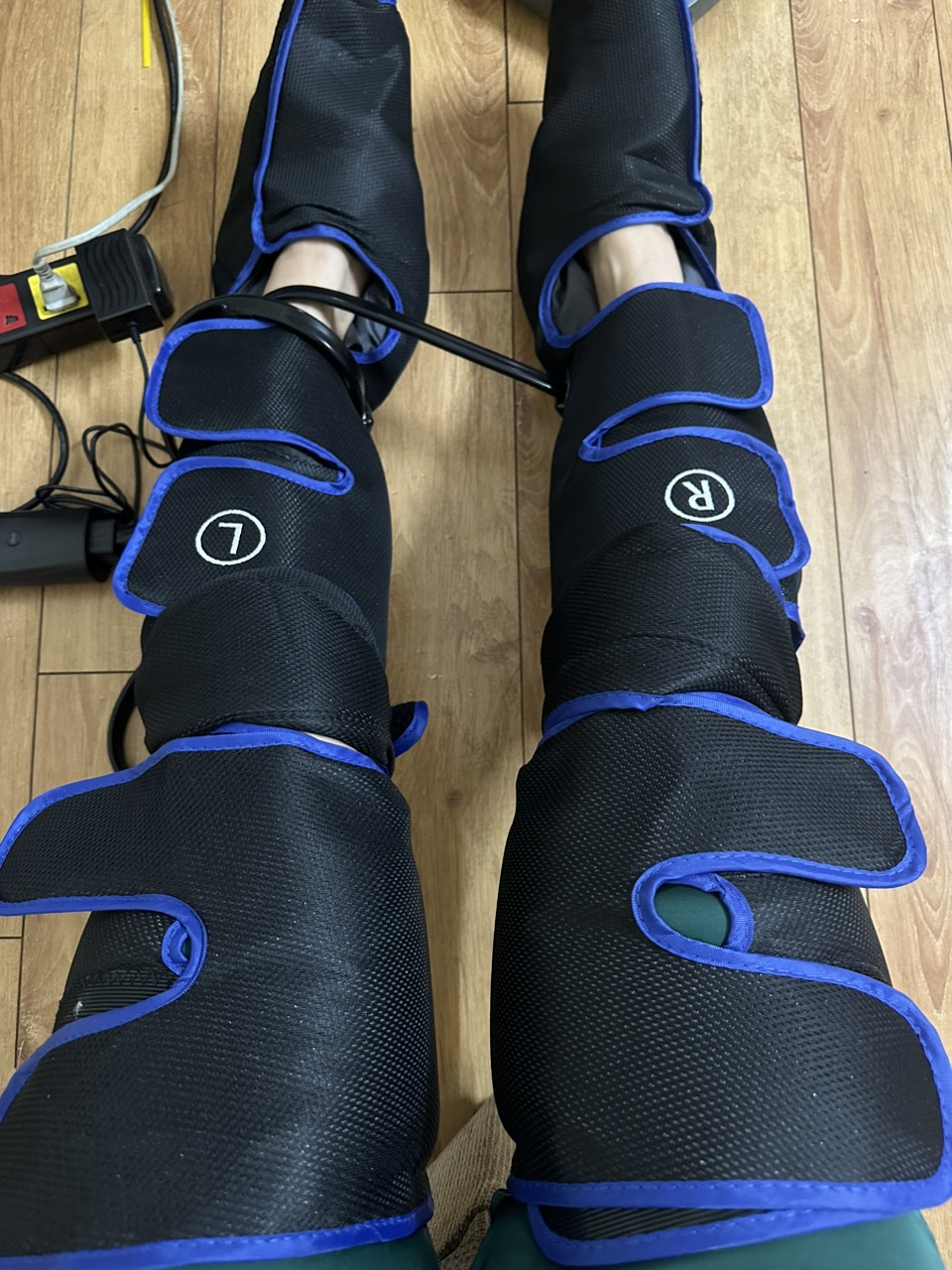 Máy massage chân, bắp chân, đầu gối, đùi nhập khẩu Nhật Bản Mitech bảo hành chính hãng 12 tháng