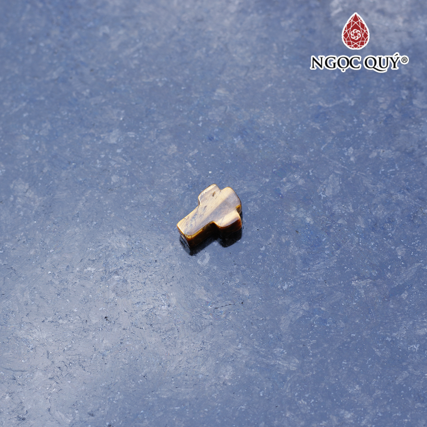 Mặt dây chuyền thánh giá xỏ ngang đá thạch anh mắt hổ mệnh thổ, kim - Ngọc Quý Gemstones