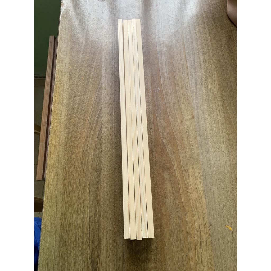 Bộ 10 thanh gỗ thông vuông kích thước 2x2x 50cm làm mô hình, thủ công, đồ chơi, trang trí lồng chim