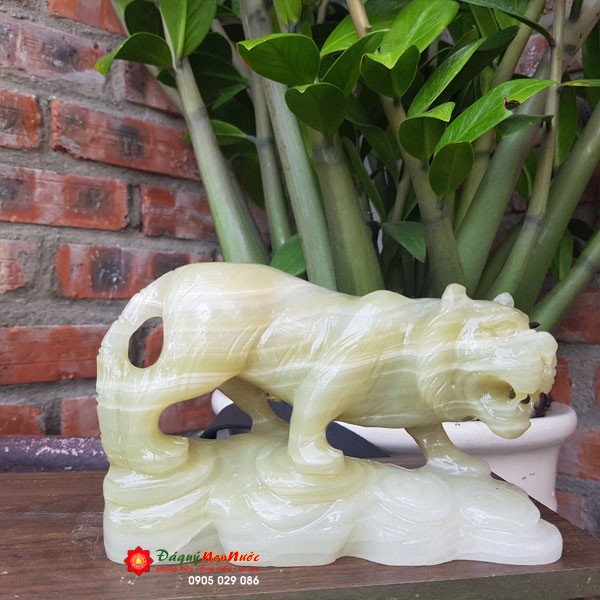 Tượng hổ tuổi Dần 12 con giáp phong thủy đá ngọc Pakistan 15cm đá Non Nước