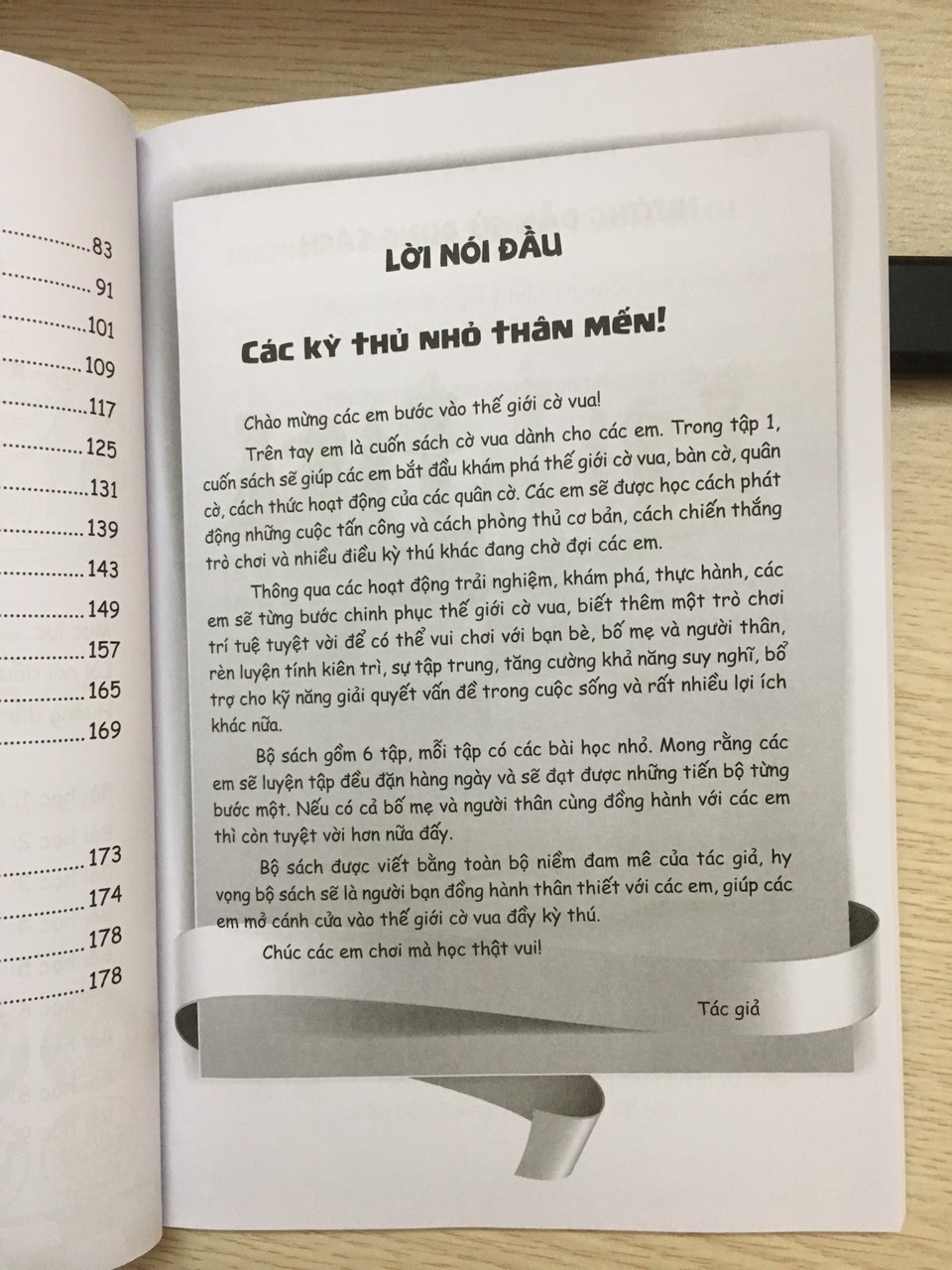 Sách - Từng Bước Chinh Phục Thế Giới Cờ Vua - Tập 1 - Tổng quan và Bài tập thực hành - Tác giả Phùng Đức Tường