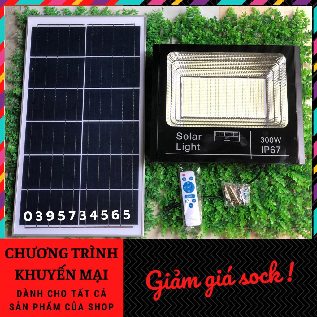 Đèn pha năng lượng mặt trời báo pin 300W (BÁO PIN)