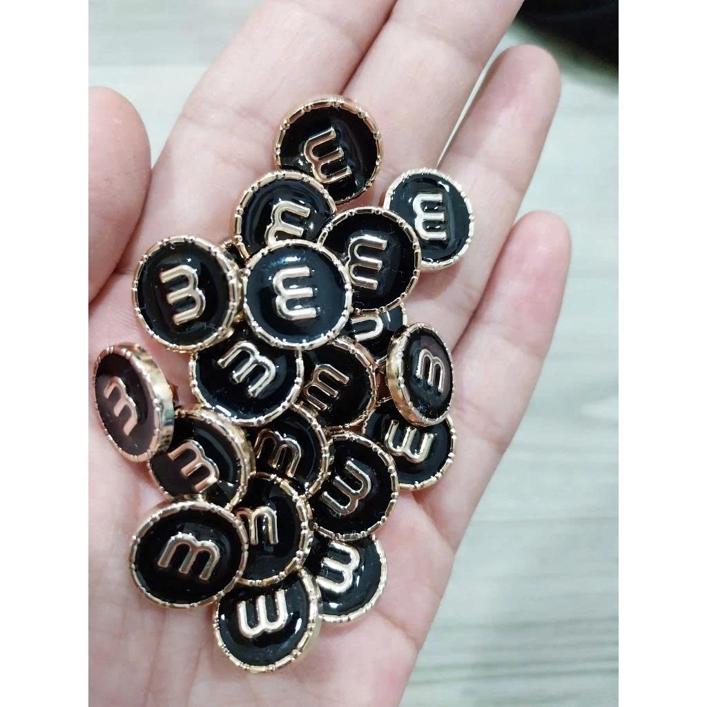 Cúc áo nhựa hoạ tiết dập nổi sét 20 cúc đường kính 1.8cm