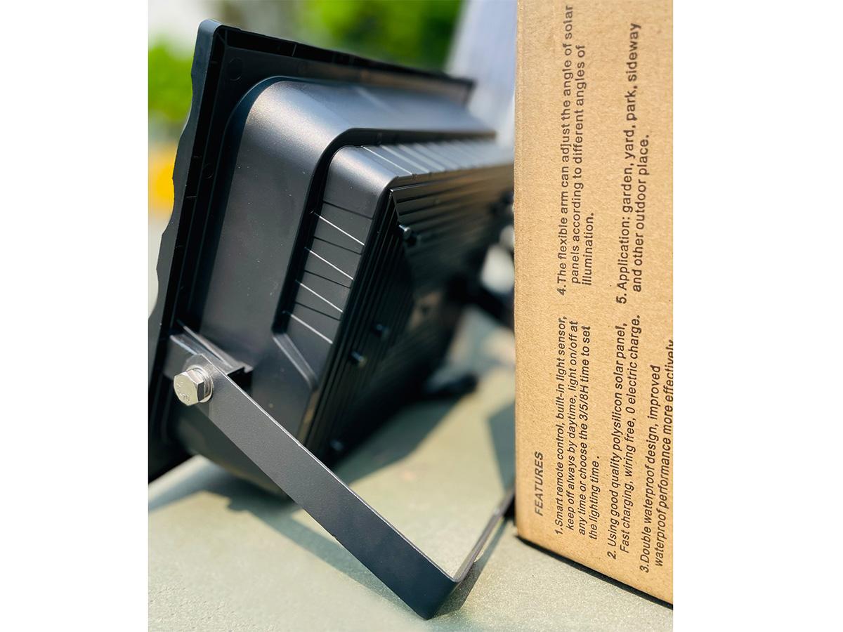 ĐÈN NĂNG LƯƠNG MẶT TRỜI KAZAKI KZ-FLT08-100W- HÀNG CHÍNH HÃNG