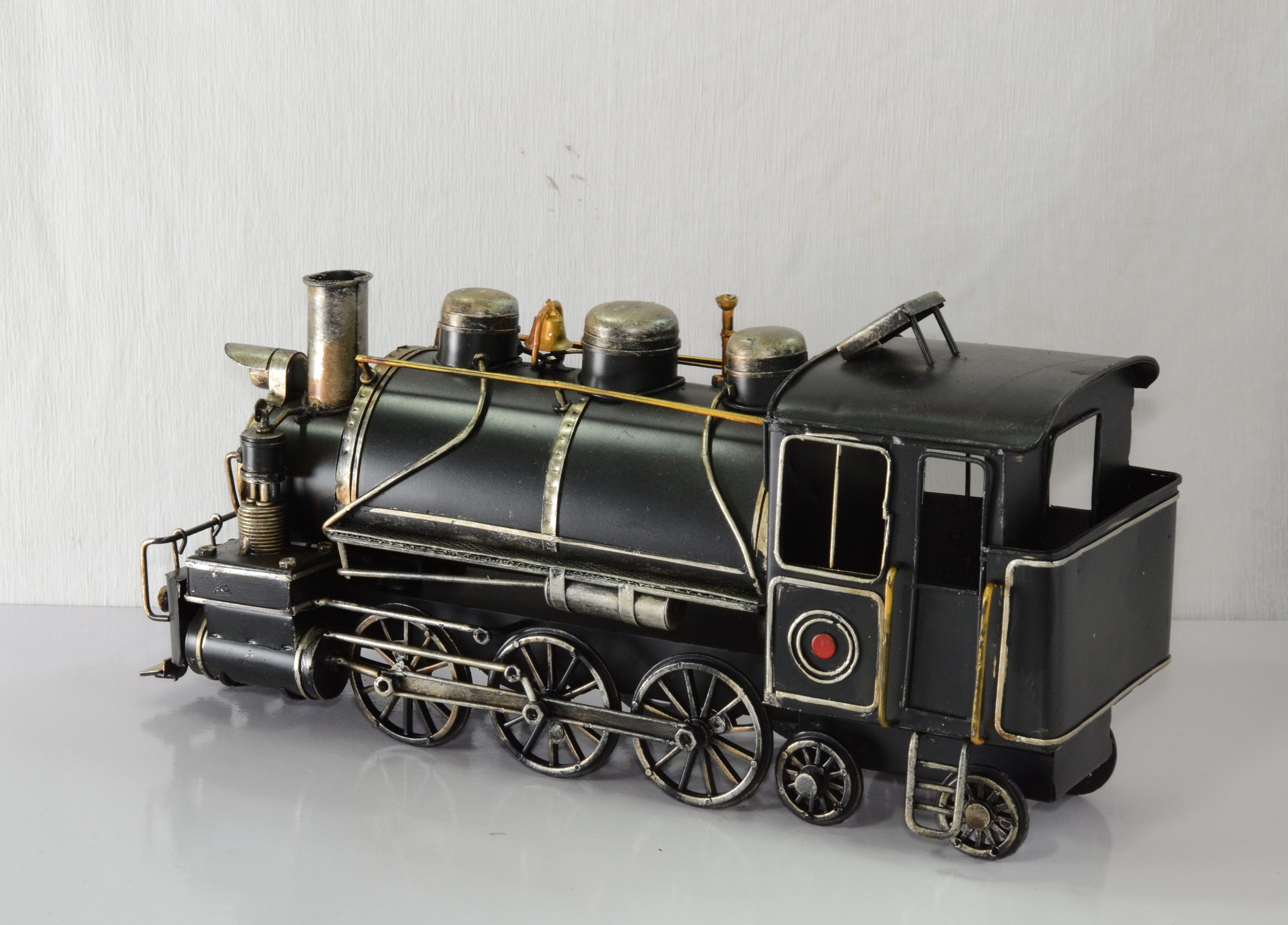 Mô hình đầu Xe lửa cổ điển kim loại trưng bày/ Vintage Metal Train Handmade Decorative (1204E-2897)