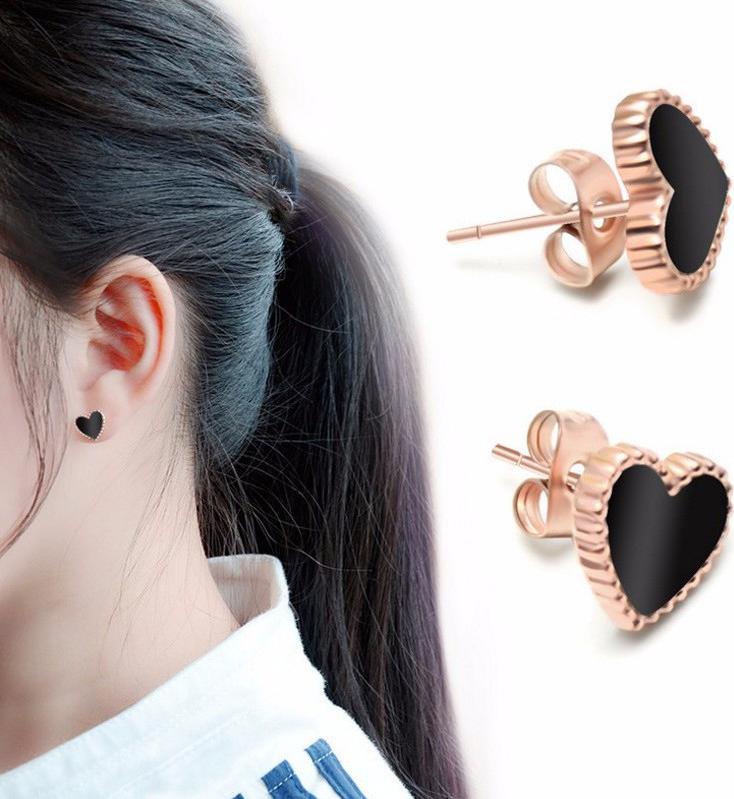 Bông Tai Nữ Hình Trái Tim Chất Liệu Thép Titan Ko Rỉ TT 0743 - Màu Đen