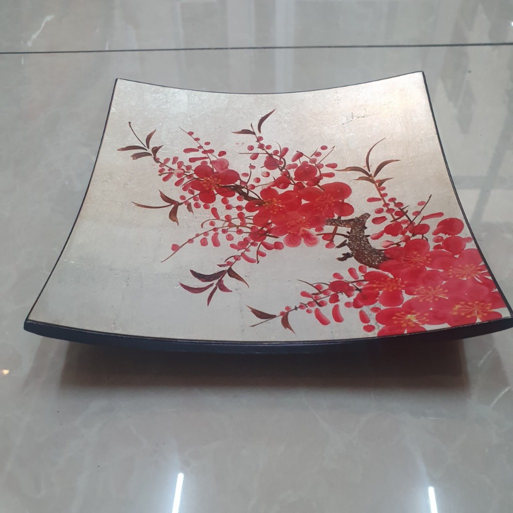 Dĩa sơn mài cao cấp Thanh Bình Lê họa tiết hoa đào, cô gái đào