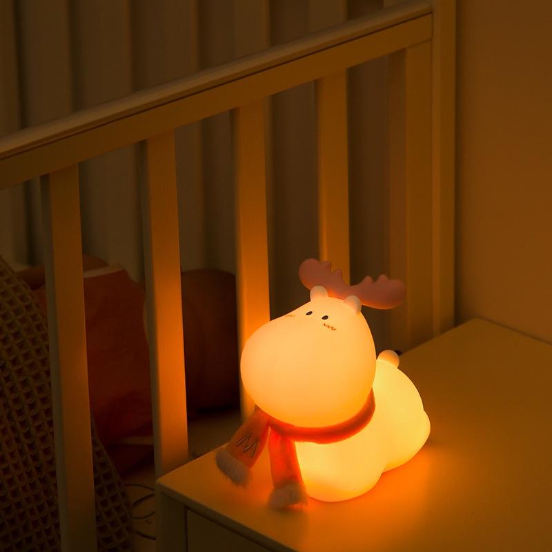 Đèn ngủ silicon hươu tuần lộc dễ thương nhiều màu sắc - Night light vỗ nhẹ để thay đổi nhiều chế độ ánh sáng khác nhau