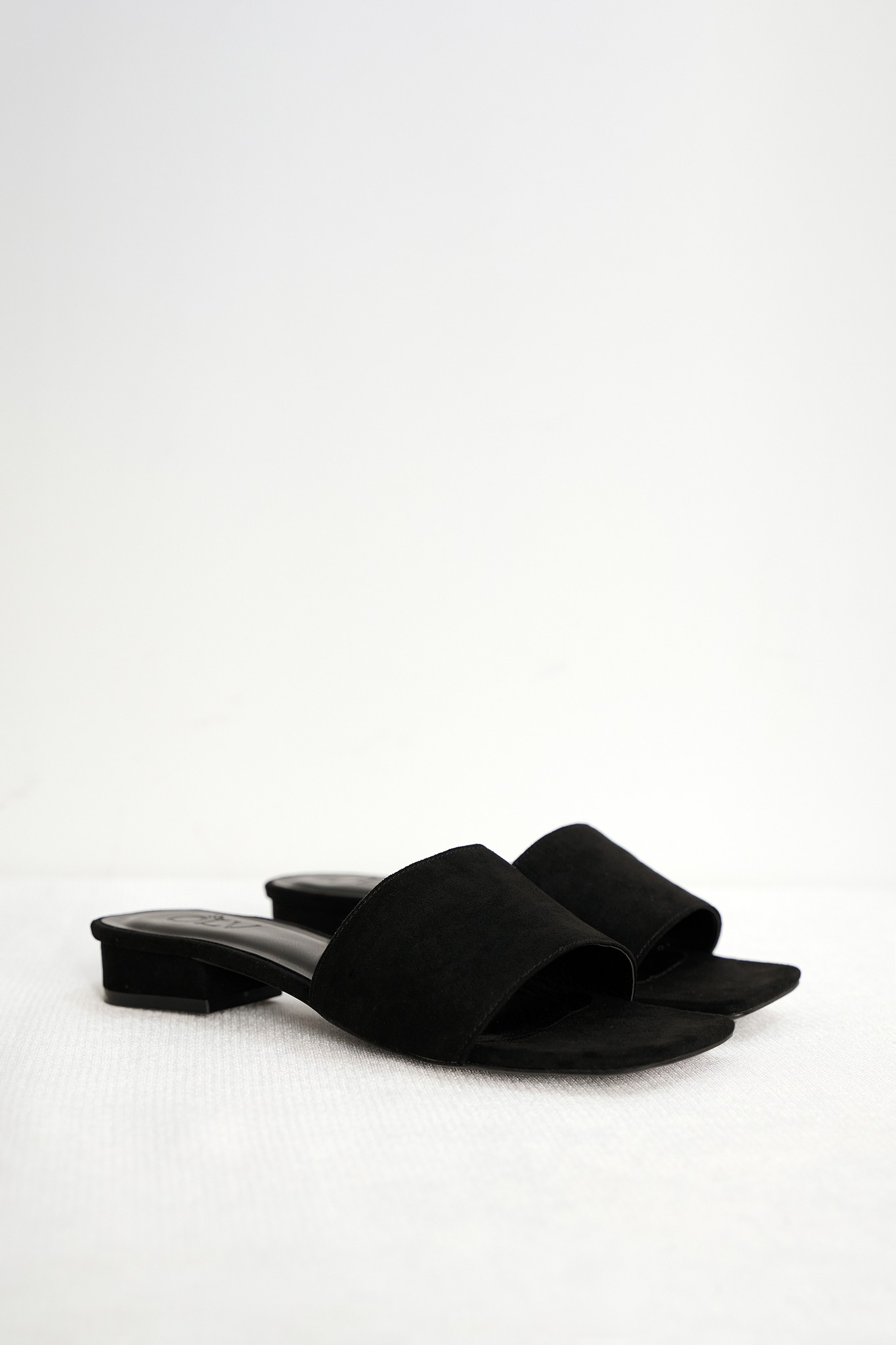 OLV - Dép Helen Slippers In Black