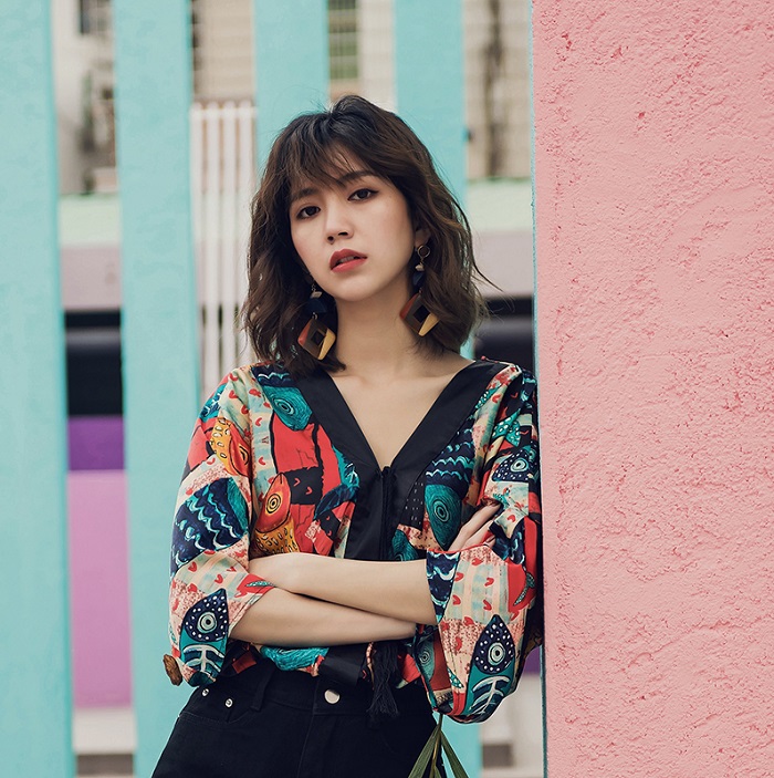 Áo kiểu oversize họa tiết lạ phong cách retro – A12235