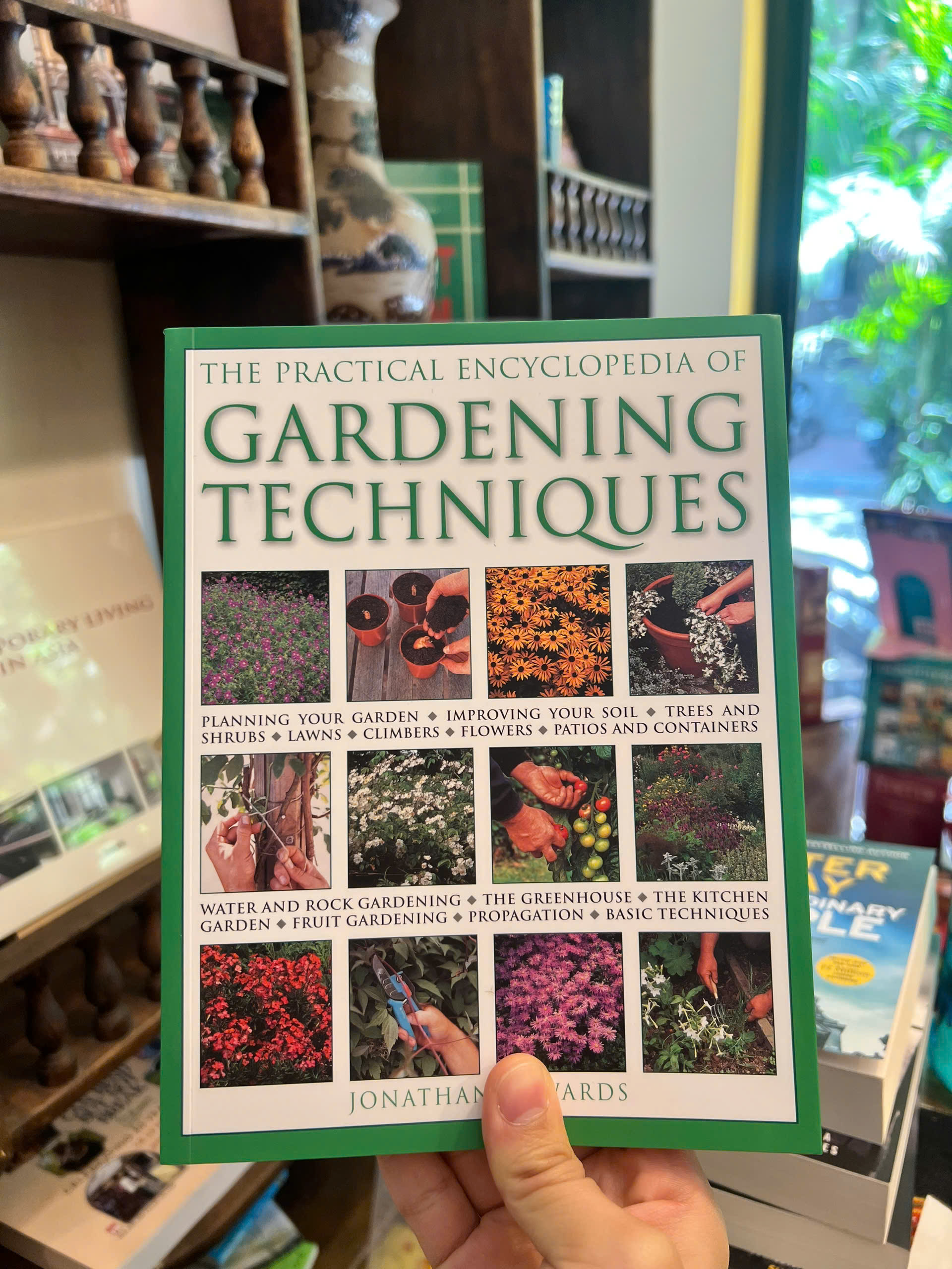 Sách - The Practical Encyclopedia of Gardening Techniques | Ngoại văn Nhập khẩu / Hướng dẫn làm vườn