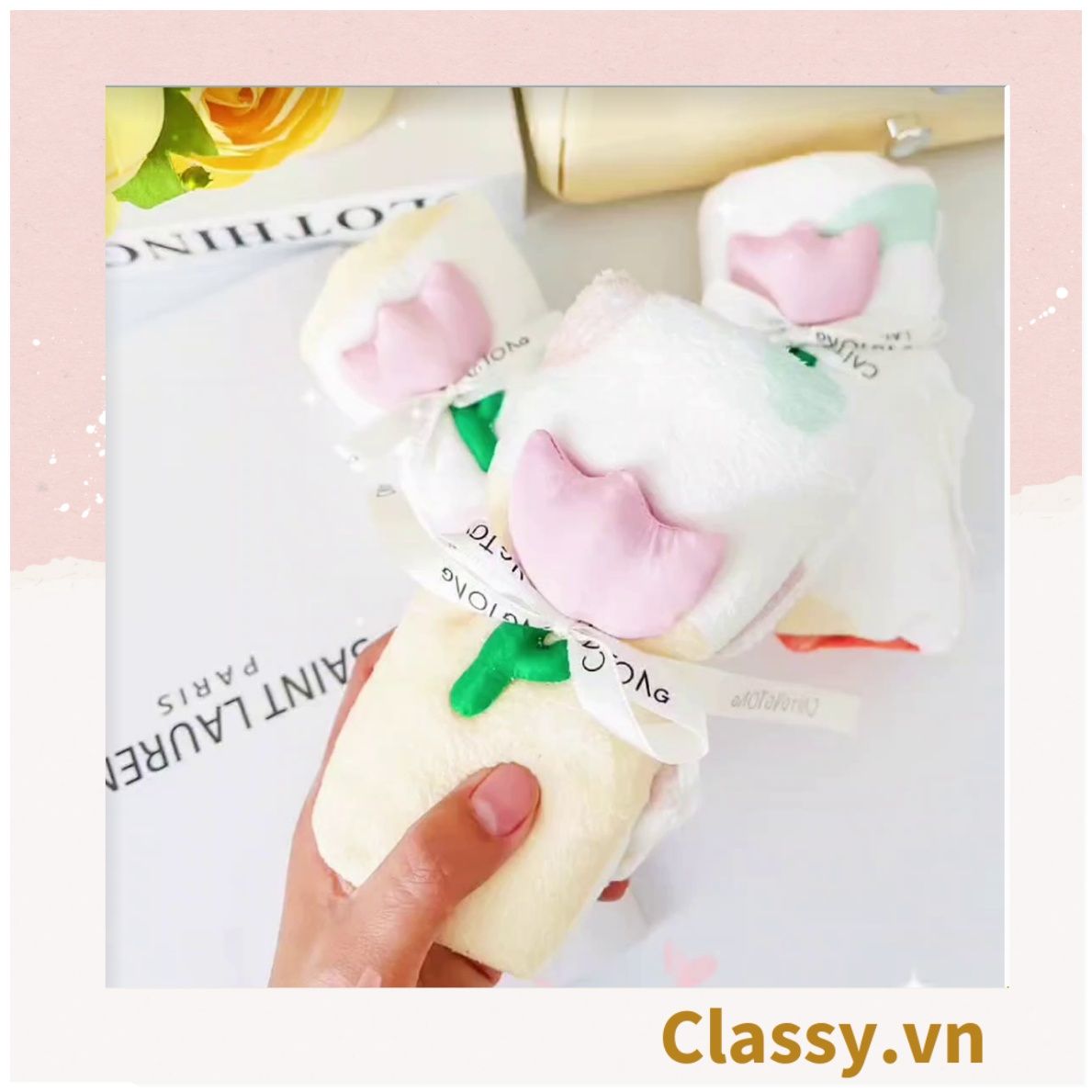 Khăn tắm nhỏ 30 X 60 CM Xếp Thành gắn hoa tulip kèm ruy băng Q1771