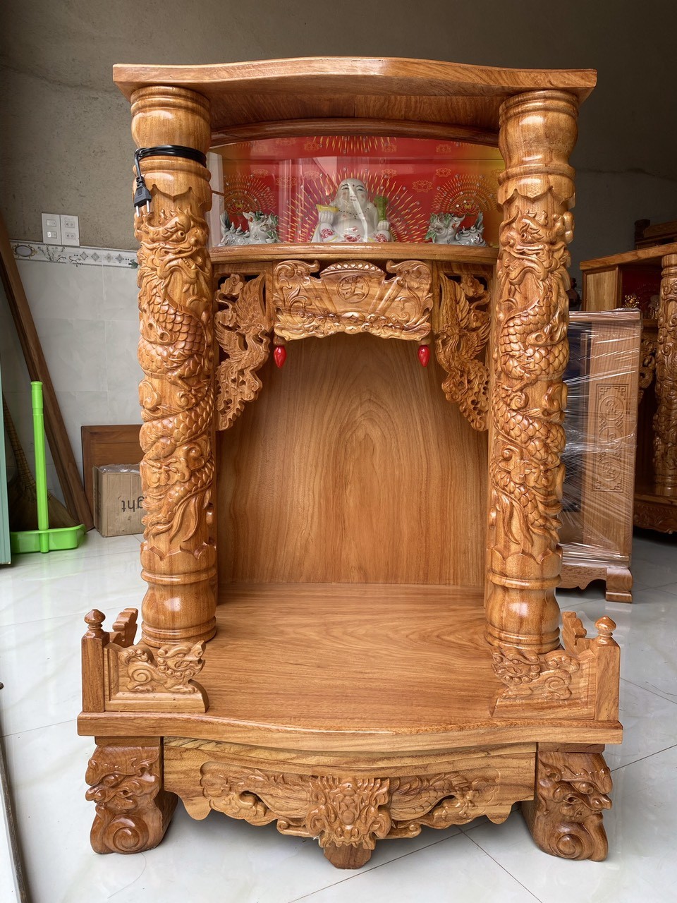 Bàn thờ thần tài ông địa gỗ gõ ngang 80 x 107 cm