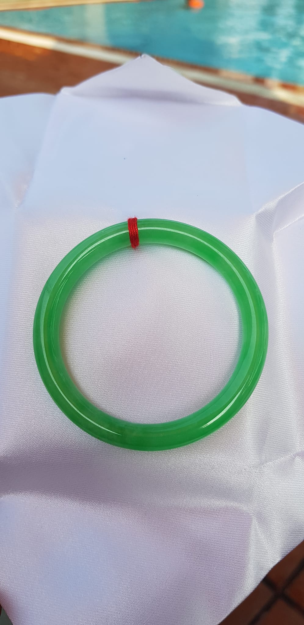 Vòng cẩm thạch Mới Lý 52mm x 7mm Vòng Xanh lá tươi 52kg - 56kg Nữ mệnh Mộc mệnh Hỏa Thủy đeo ạ