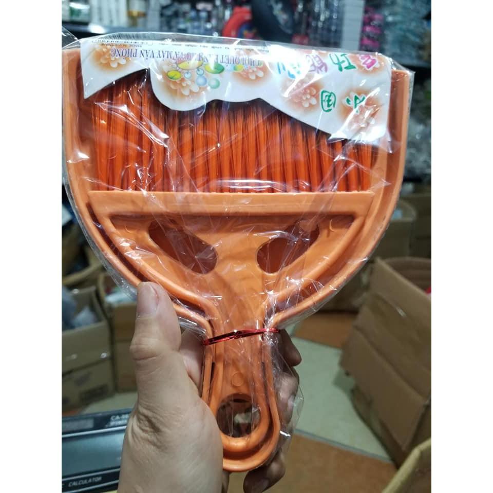 Bộ chổi quét bàn thờ, máy tính, bàn ghế